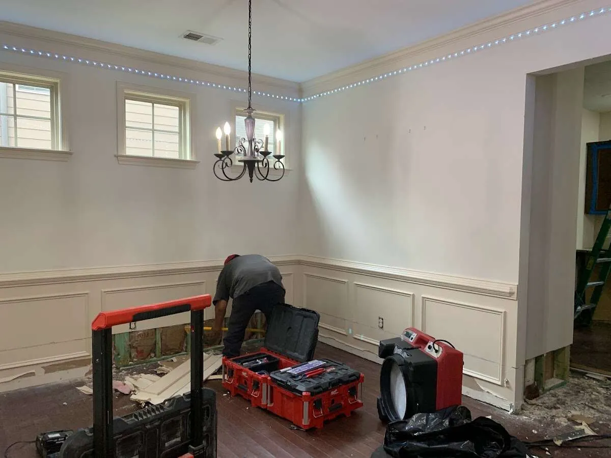 Restoration technician with professional equipment in Cedar Hill